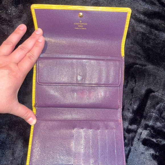 Louis Vuitton epi leather wallet - Picture 11 of 12